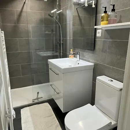 La Vieille Ferme De *