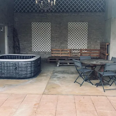 La Vieille Ferme De *